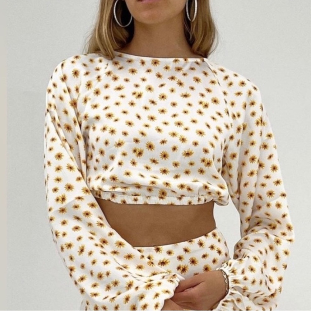 WeWoreWhat NWTWhite Floral Open-Back Crop Top
